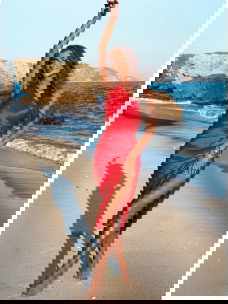 Malinowa satynowa sukienka... 2