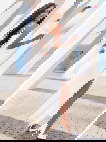 Biała satynowa długa... 2