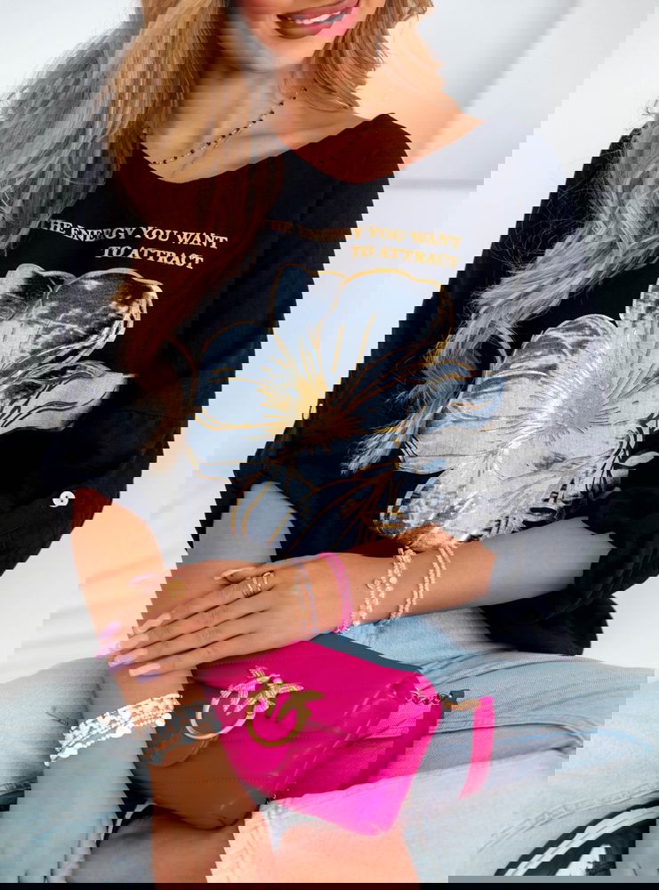 Czarna bluzka z ozdobnym nadrukiem...