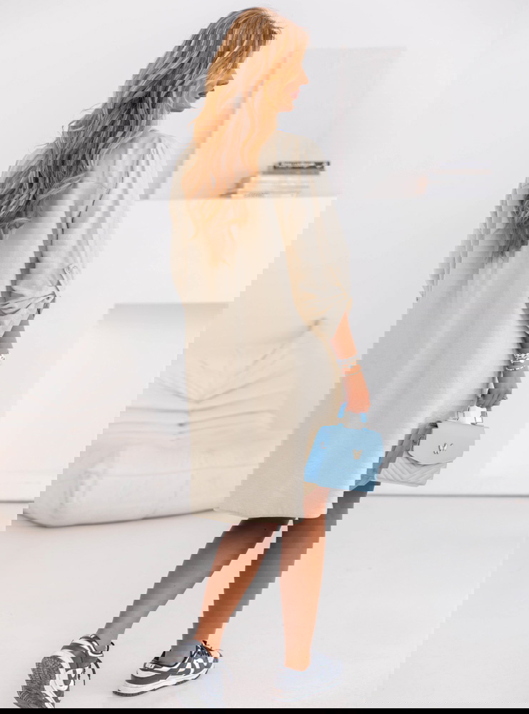 Beżowa sukienka koszulowa oversize...