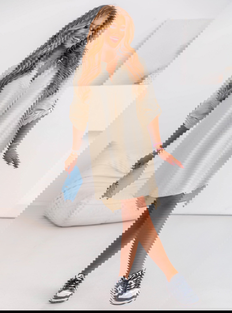 Beżowa sukienka koszulowa oversize...