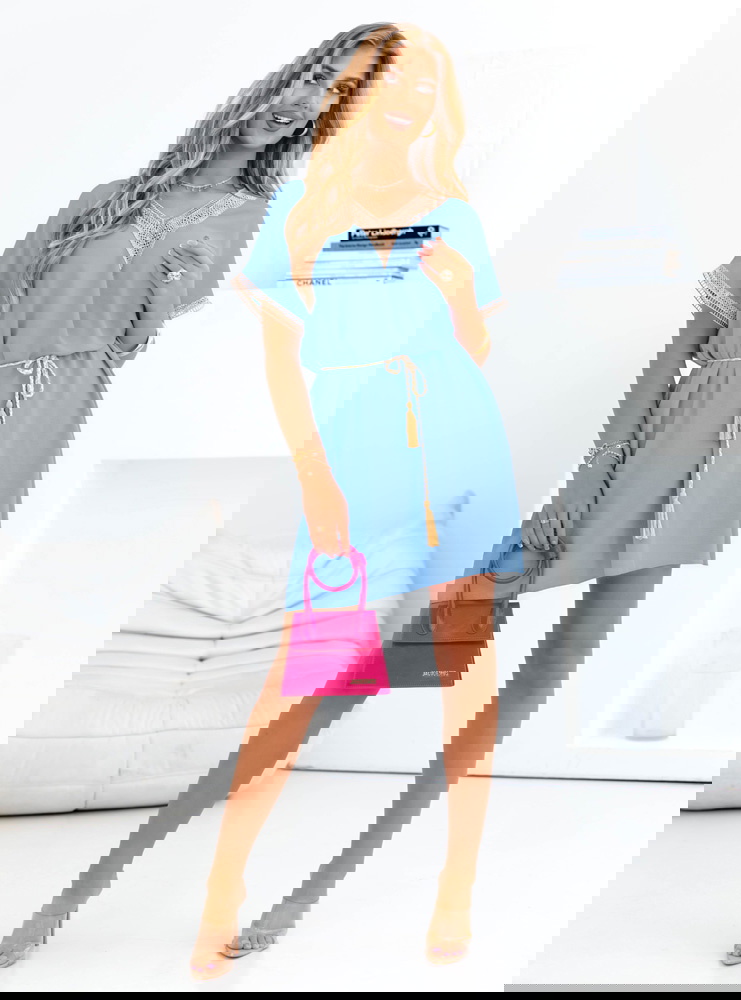 Błękitna sukienka mini z koronką Mevelyn