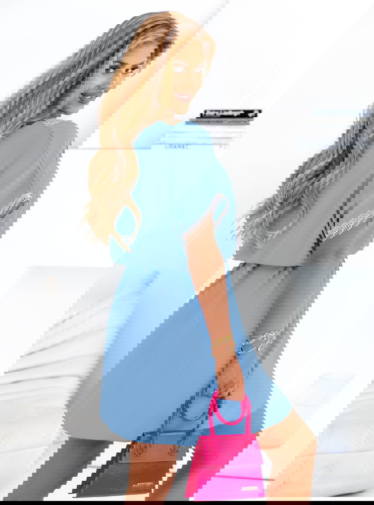 Błękitna sukienka mini z koronką Mevelyn