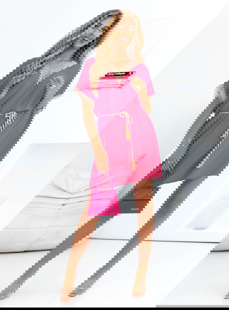 Różowa sukienka mini z koronką Mevelyn