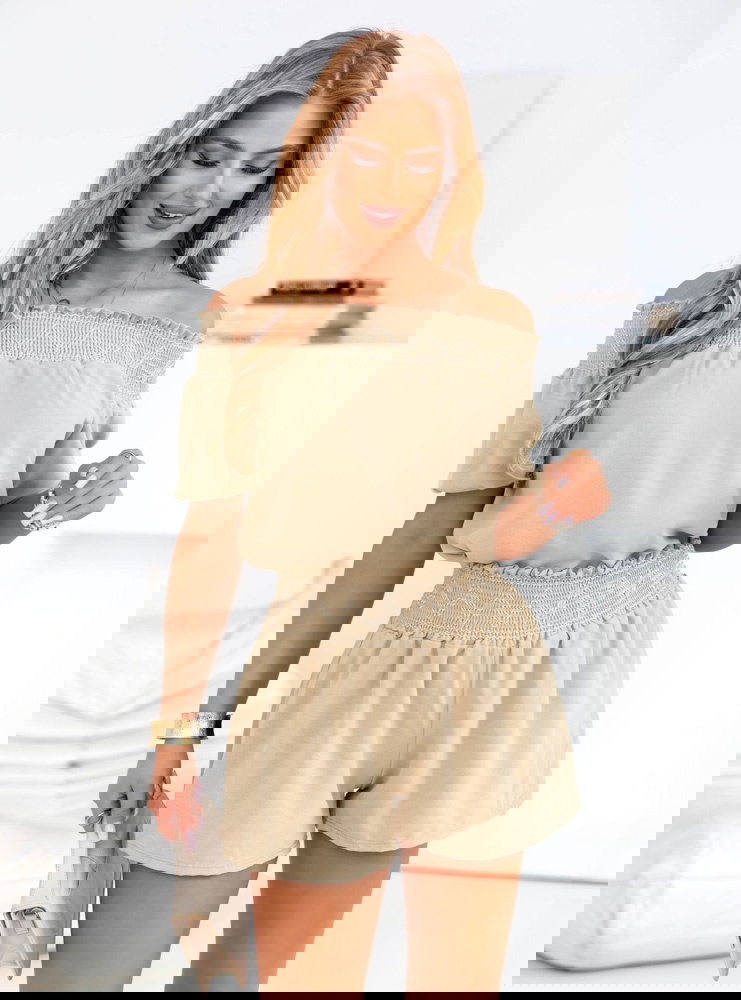 Beżowy komplet bluzka typu hiszpanka...