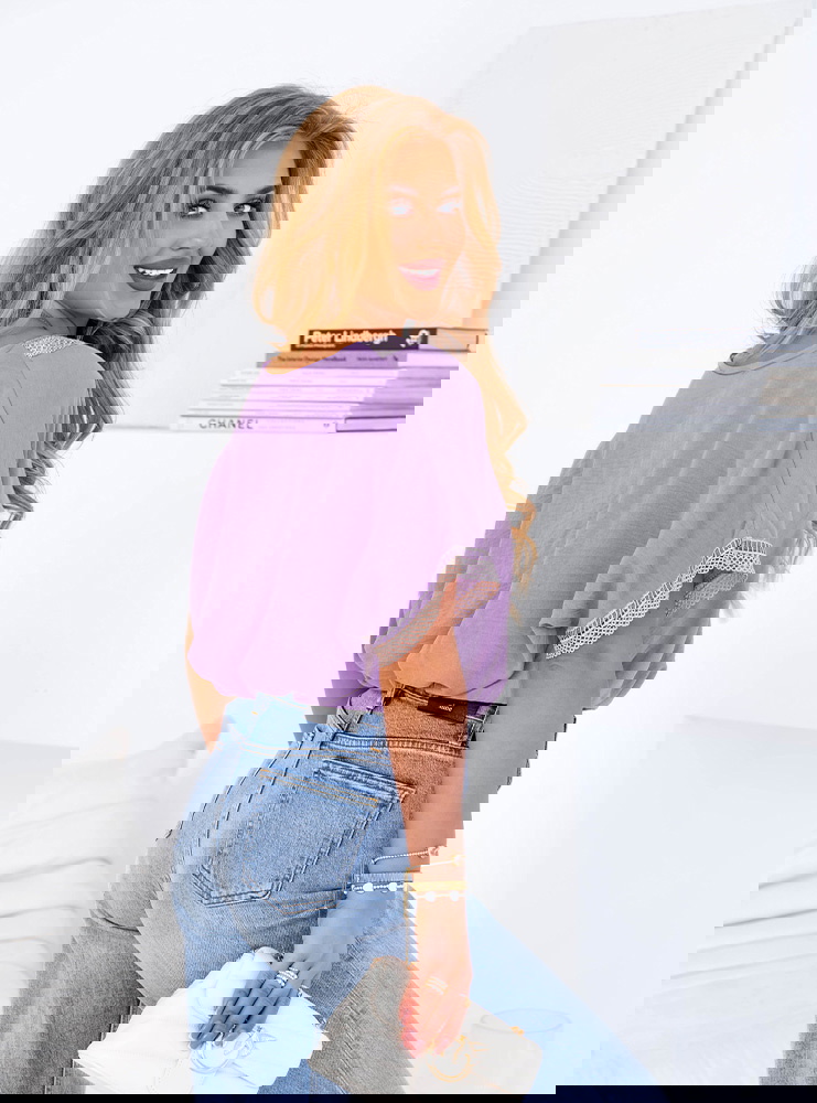 Liliowa bluzka z dekoltem w serek...