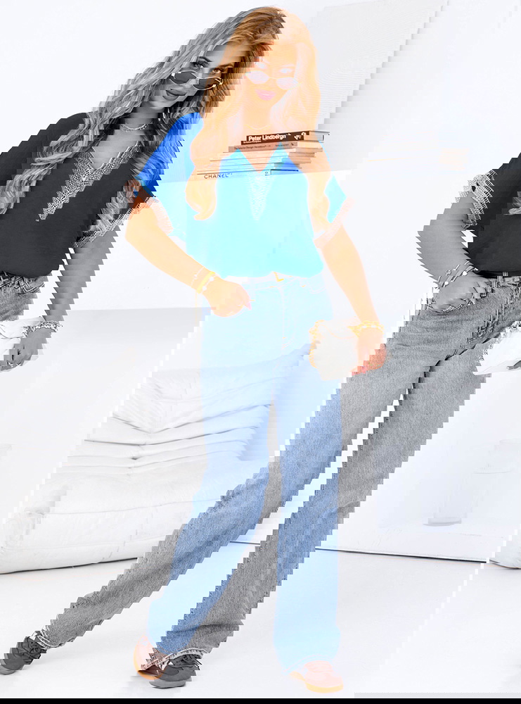 Granatowa bluzka z dekoltem w serek...