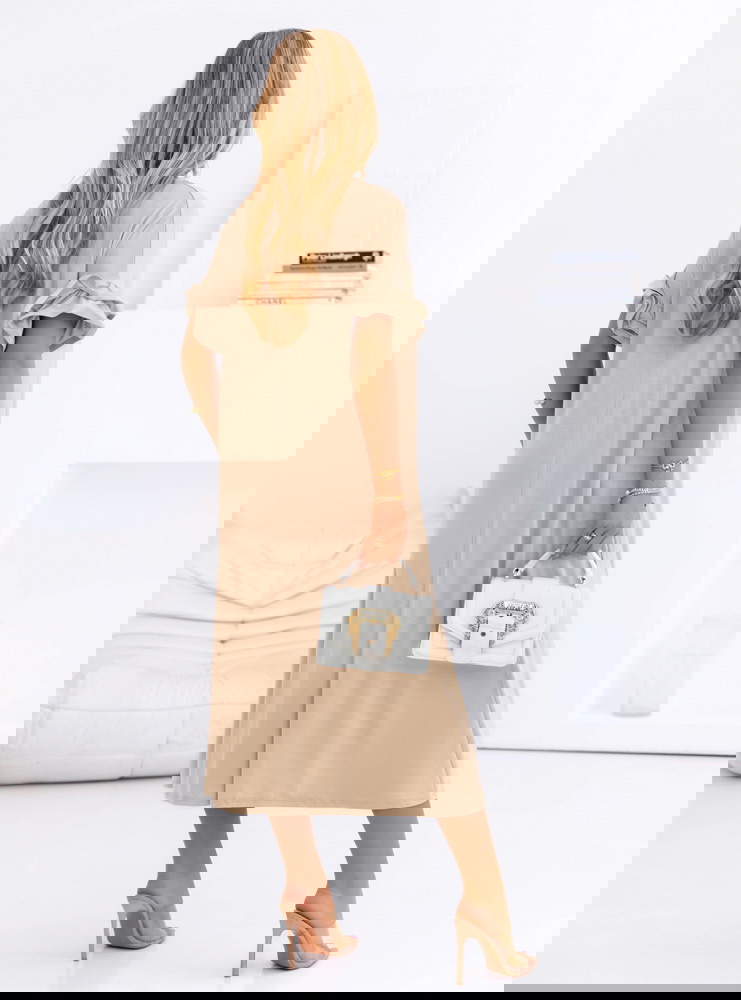 Beżowa sukienka oversize z falbanami...