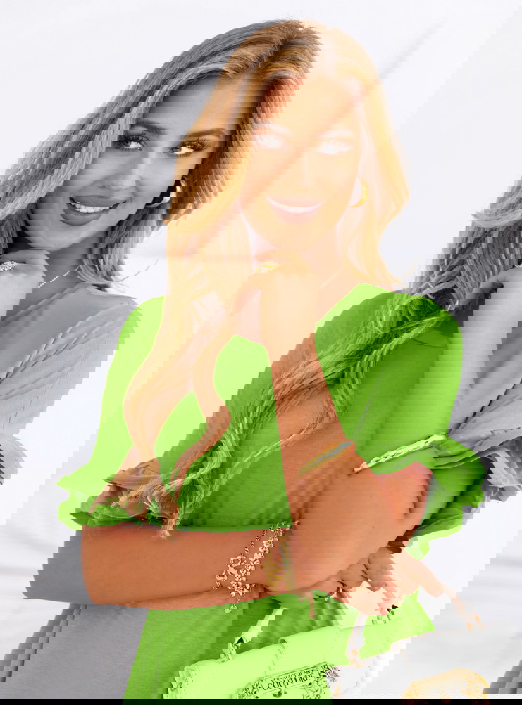 Zielona sukienka oversize z falbanami...