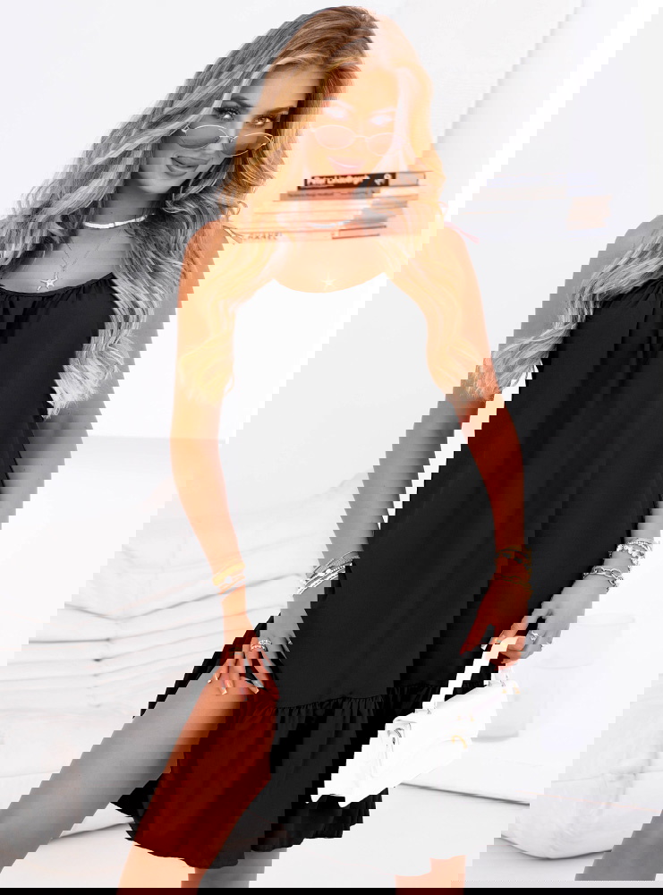 Czarna sukienka z wiązanymi...