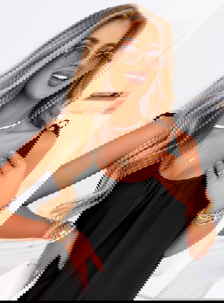 Czarna sukienka z wiązanymi...