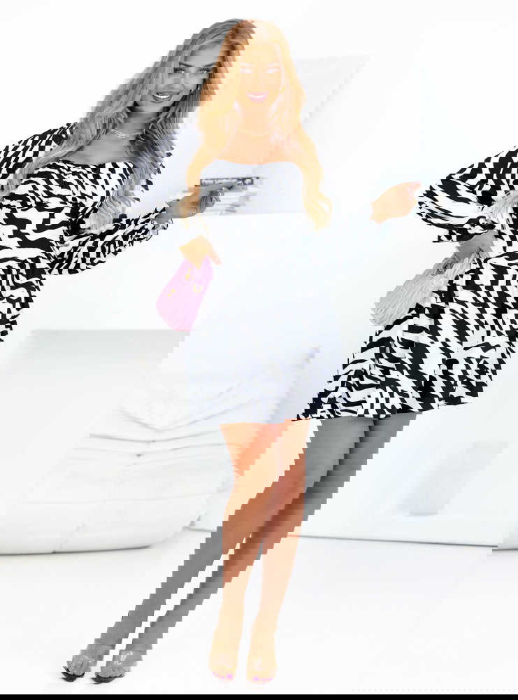 Sukienka mini z bufiastymi rękawami...