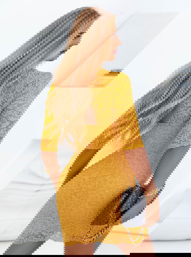 Miodowa koronkowa sukienka Nallia