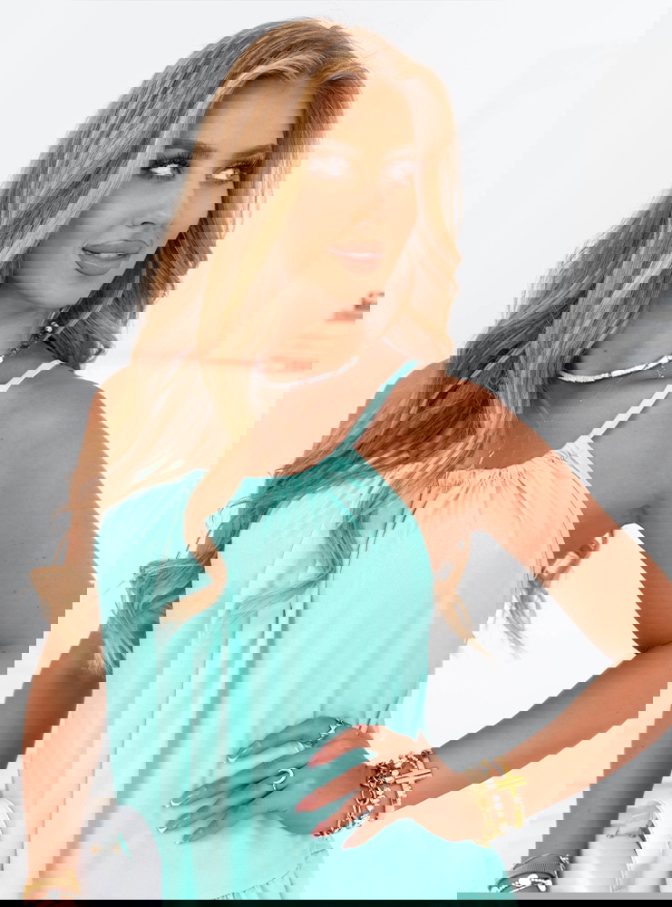 Miętowa sukienka midi na ramiączkach...