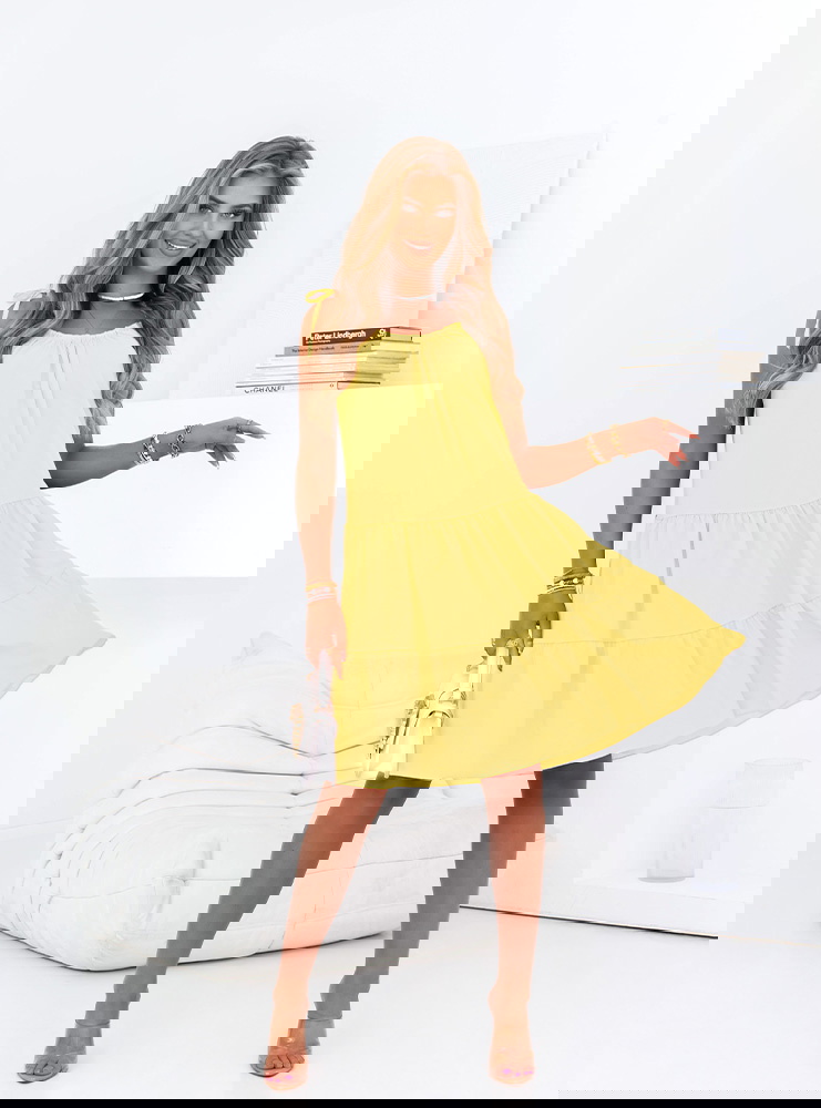 Bananowa sukienka midi na ramiączkach...