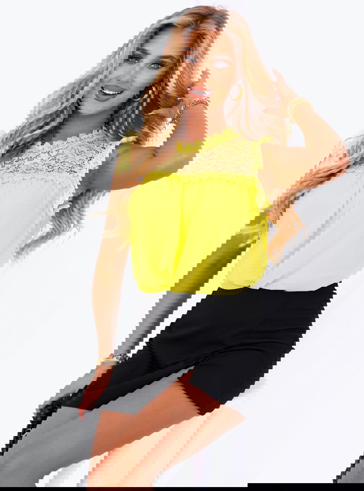 Bananowa bluzka z koronką Rizza