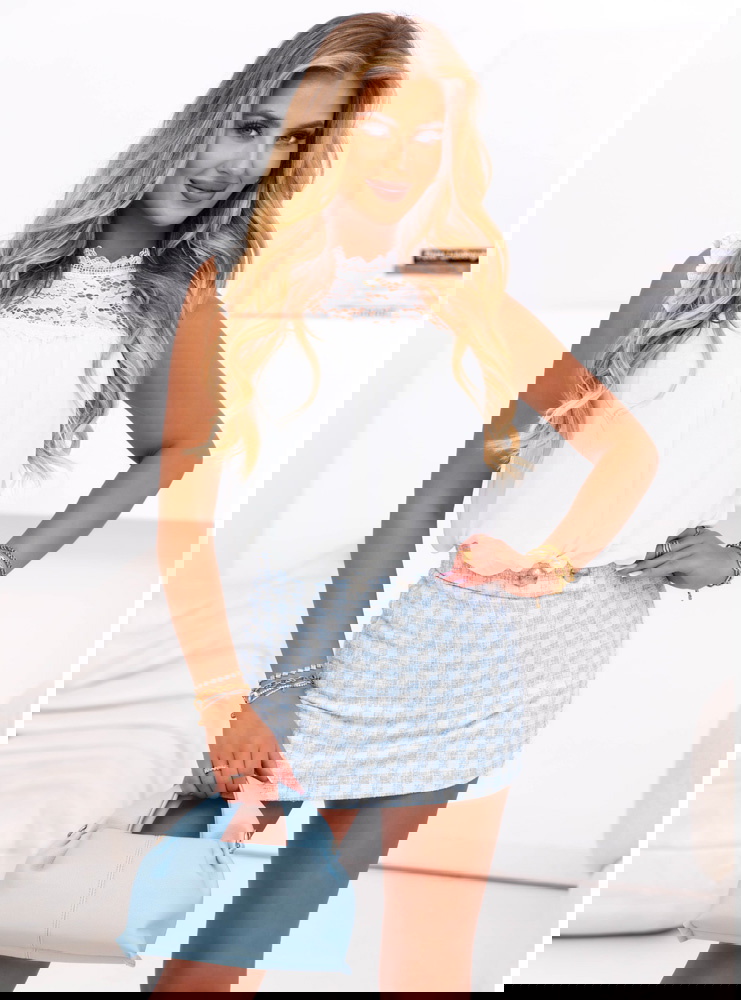 Biała bluzka z koronką Rizza