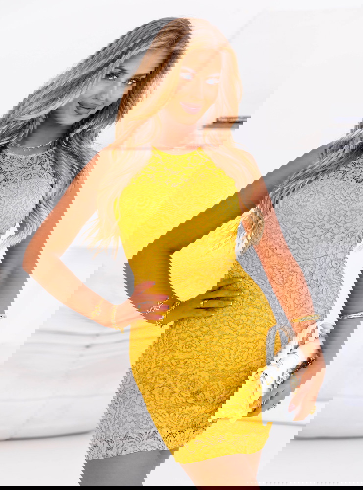 Miodowa koronkowa sukienka Josefinia