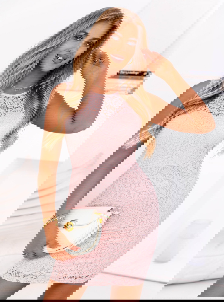 Pudrowa koronkowa sukienka Josefinia