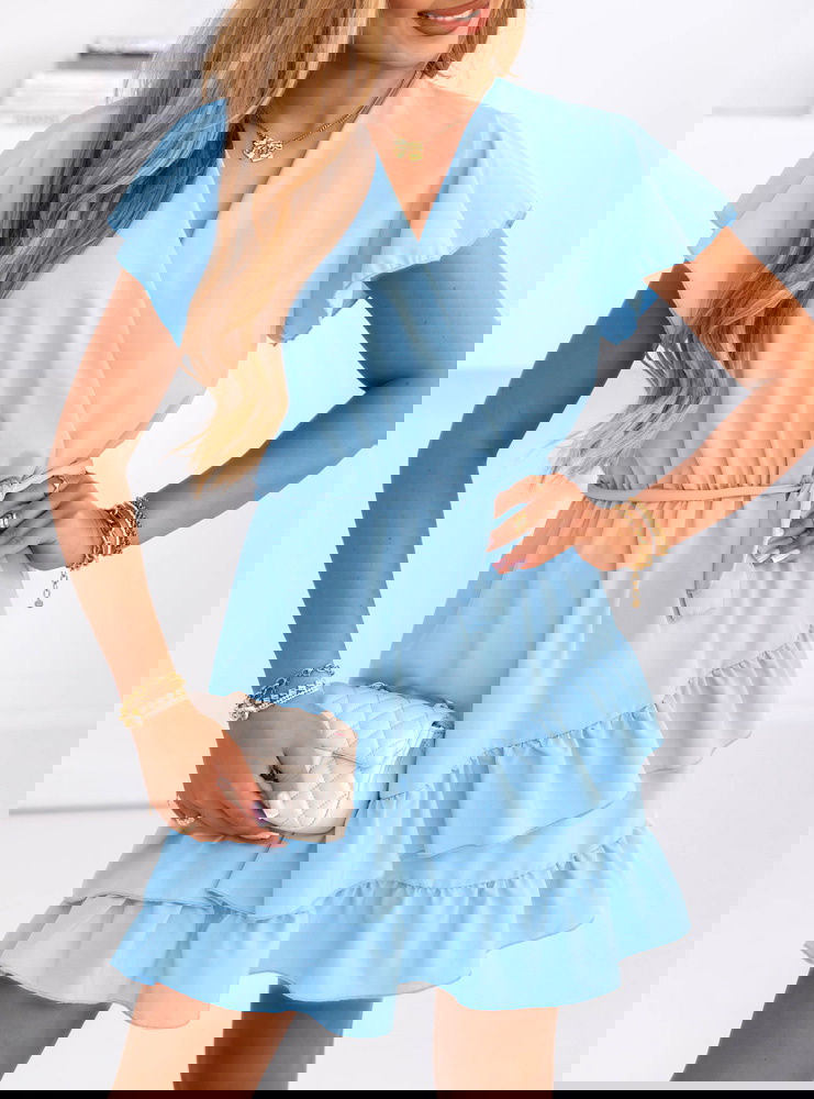 Błękitna sukienka mini z falbanami...