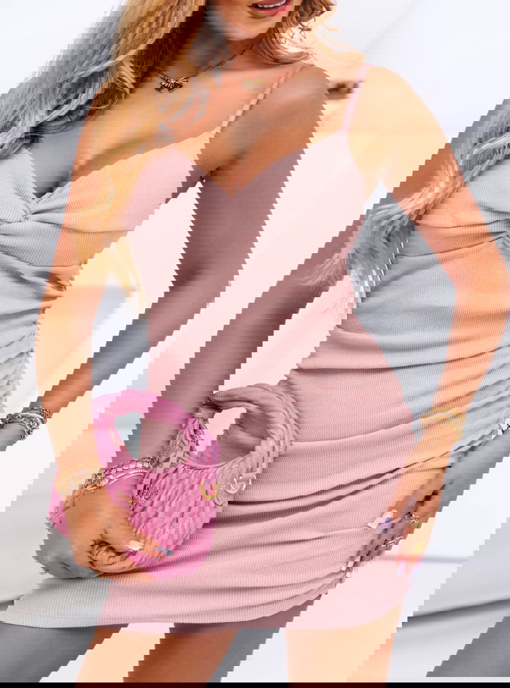 Pudrowa prążkowana sukienka z...