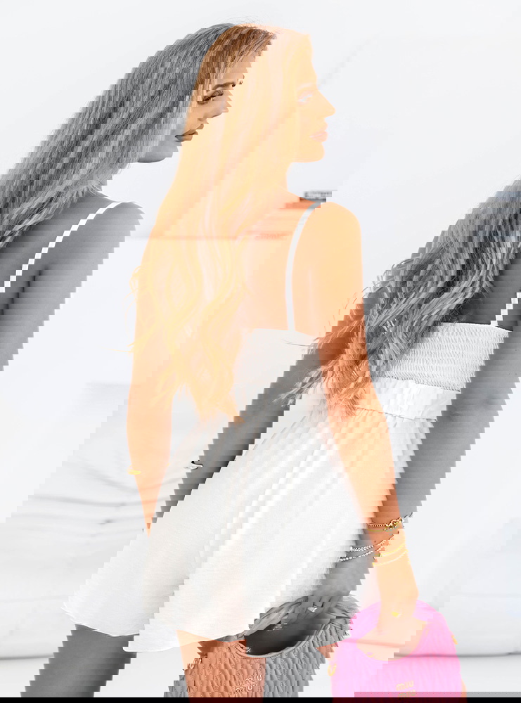 Biały kombinezon z paskiem Alesnya