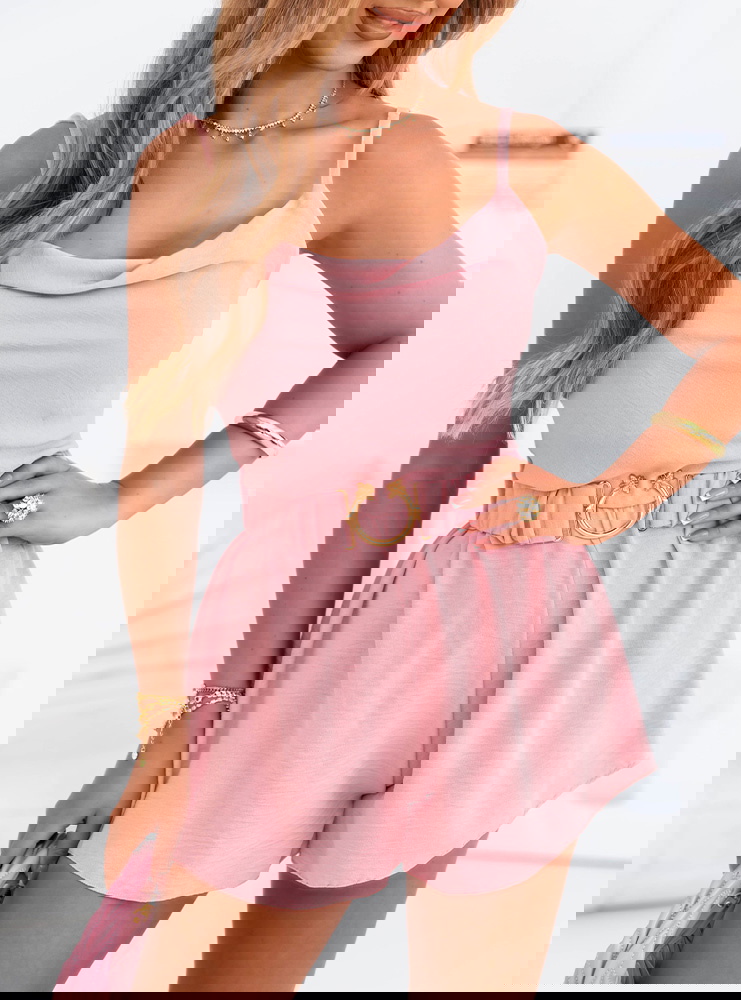 Pudrowy kombinezon z paskiem Alesnya