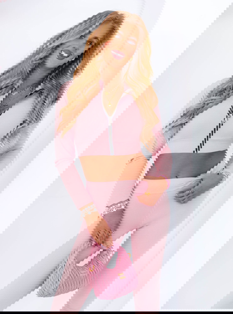 Pudrowy prążkowany komplet krótka...