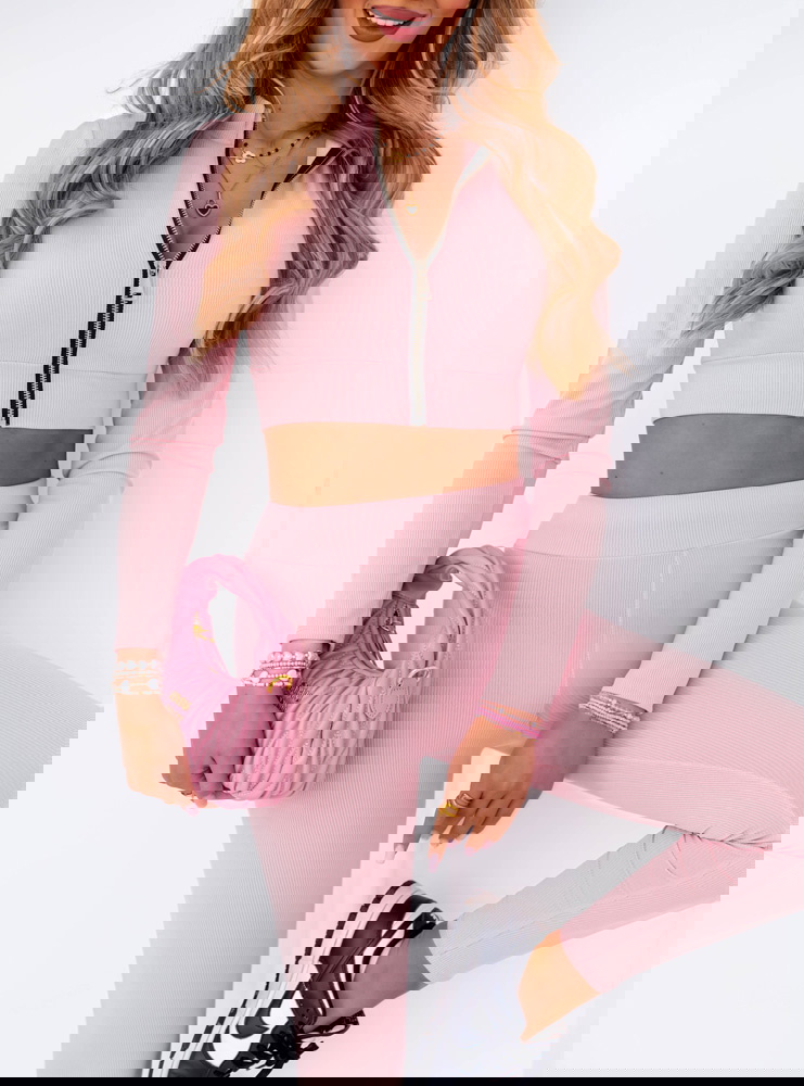 Pudrowy prążkowany komplet krótka...