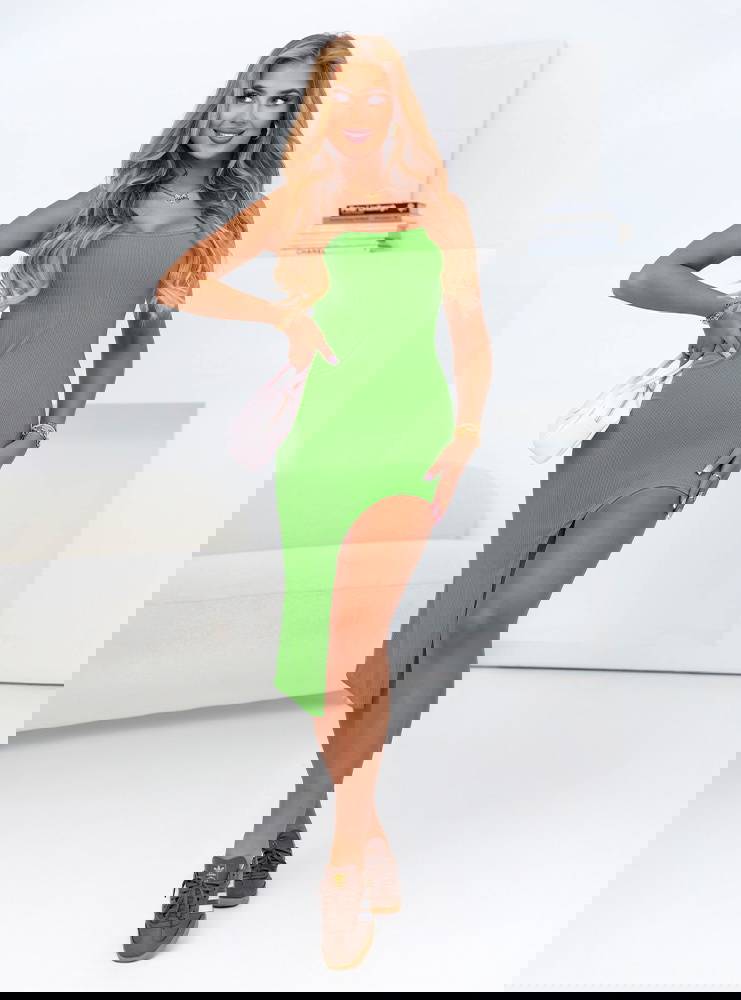 Zielona sukienka na ramiączkach...