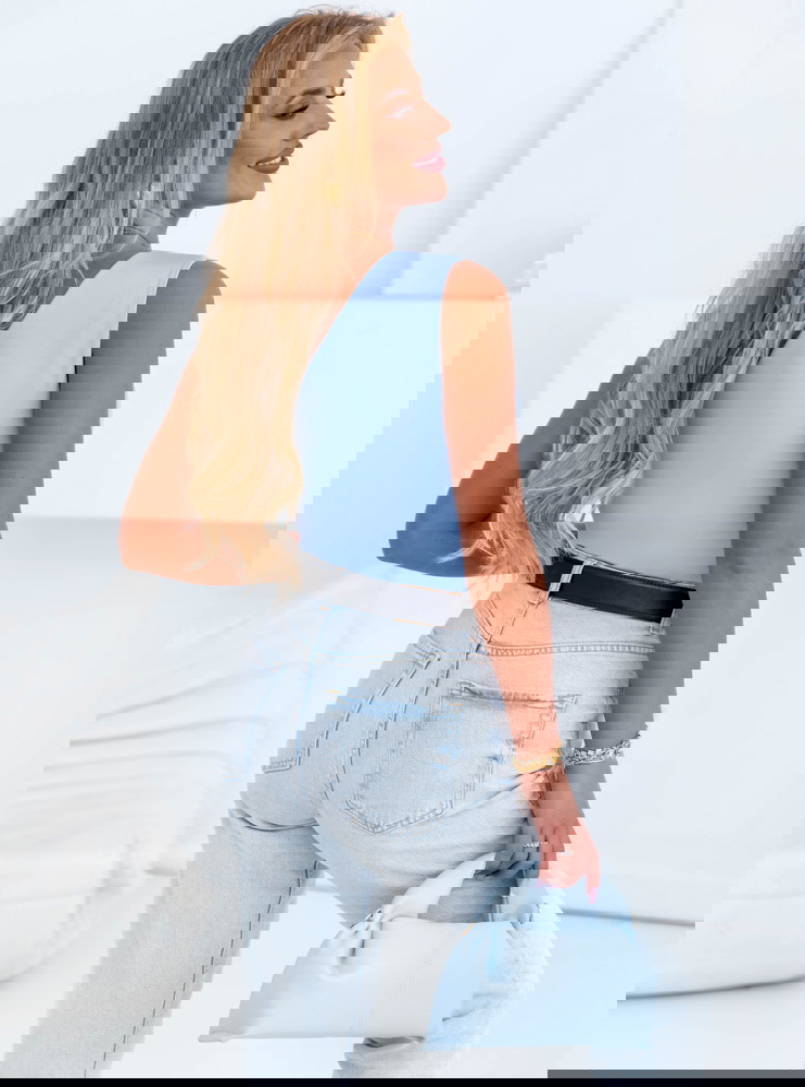 Błękitne dopasowane body na jedno...