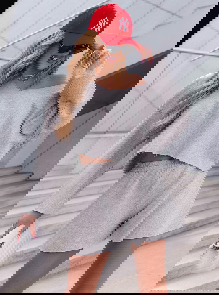 Szary dresowy komplet bluzka i...