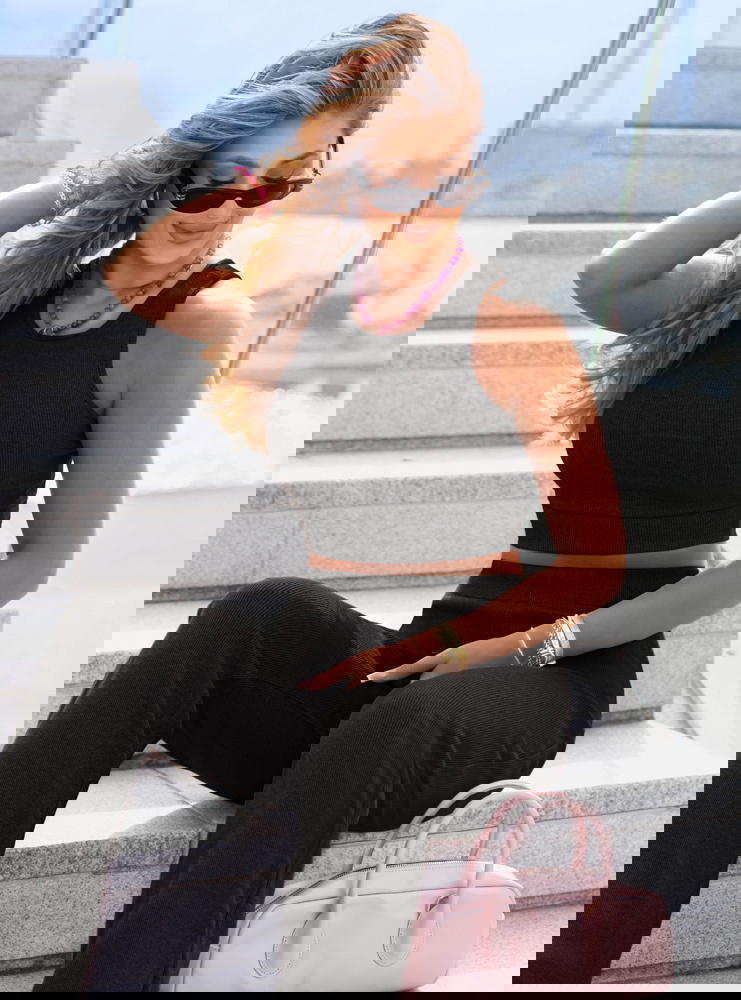 Czarny prążkowany komplet top i...