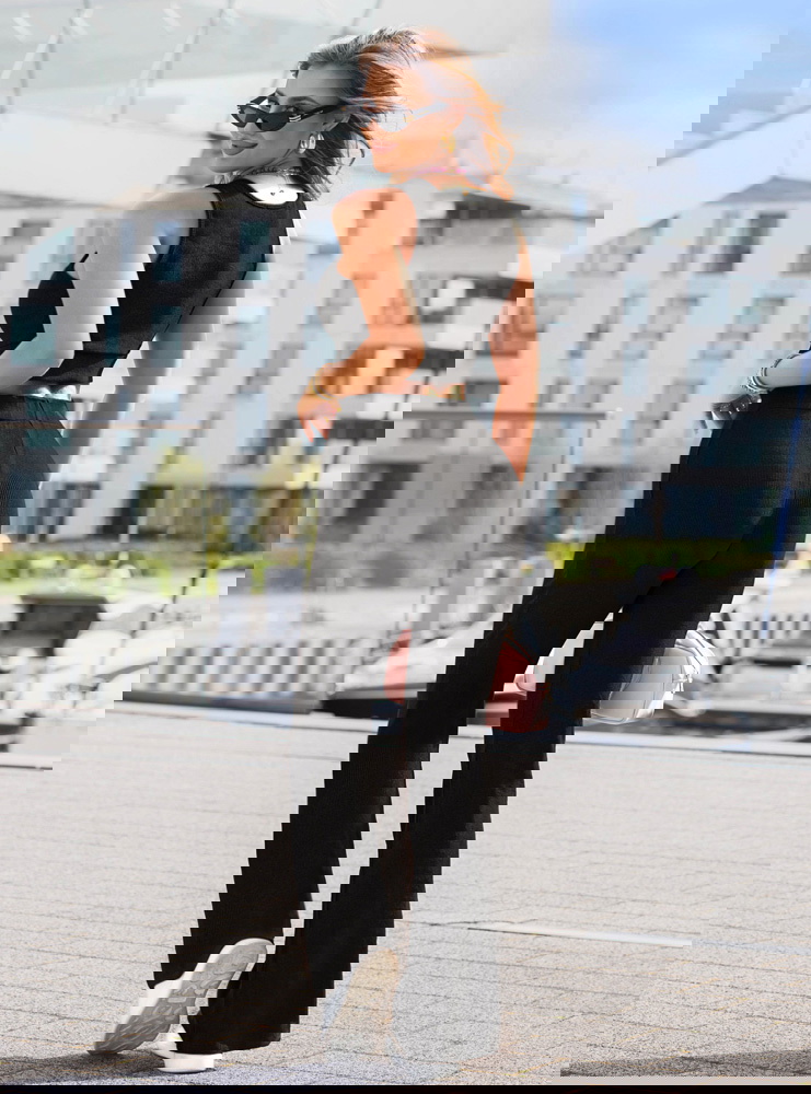 Czarny prążkowany komplet top i...