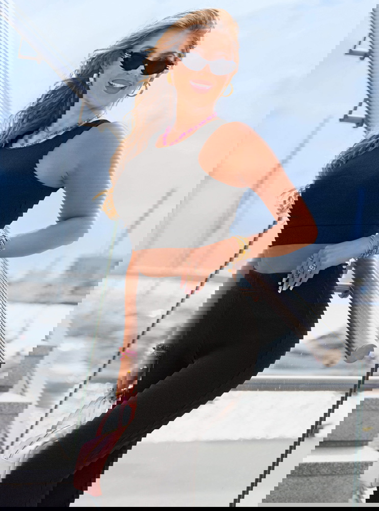 Czarny prążkowany komplet top i...