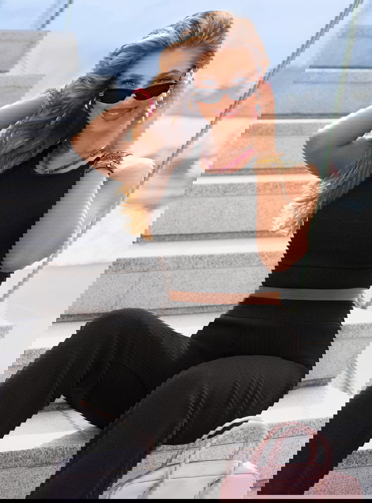 Czarny prążkowany komplet top i...