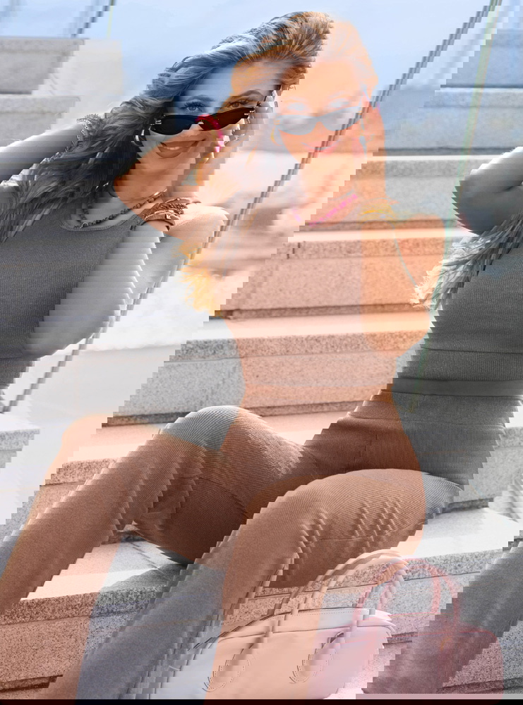 Prążkowany komplet top i spodnie z...