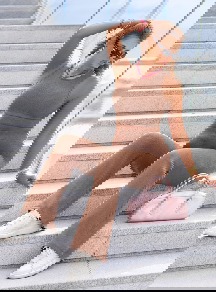 Prążkowany komplet top i spodnie z...