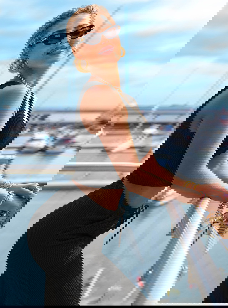 Czarny komplet top i szerokie spodnie...