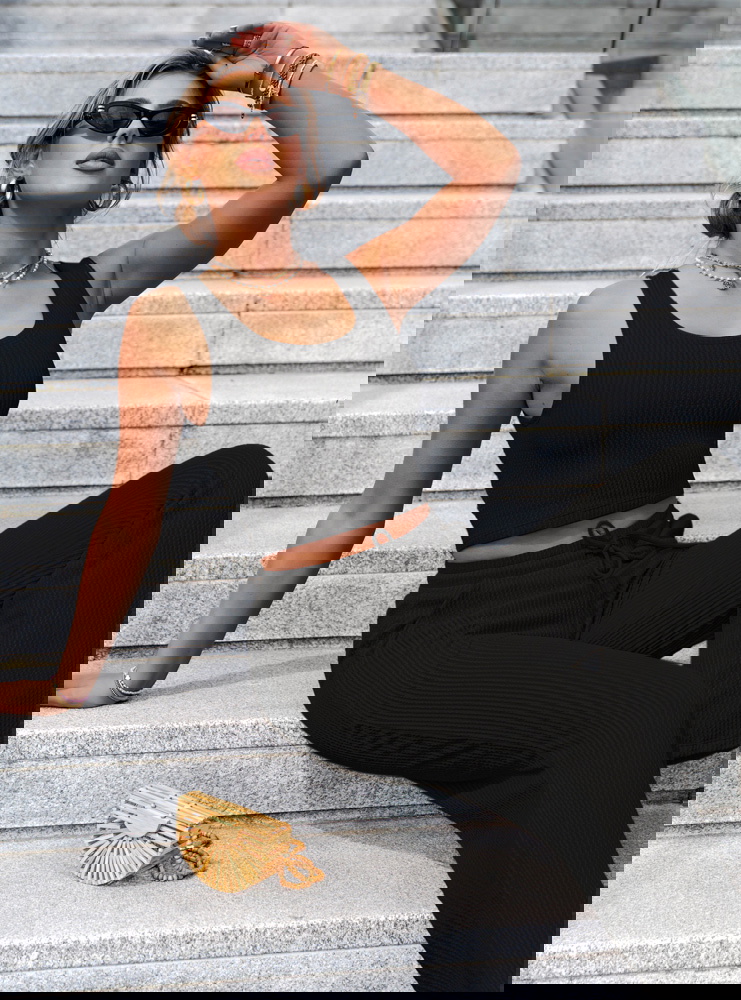 Czarny komplet top i szerokie spodnie...