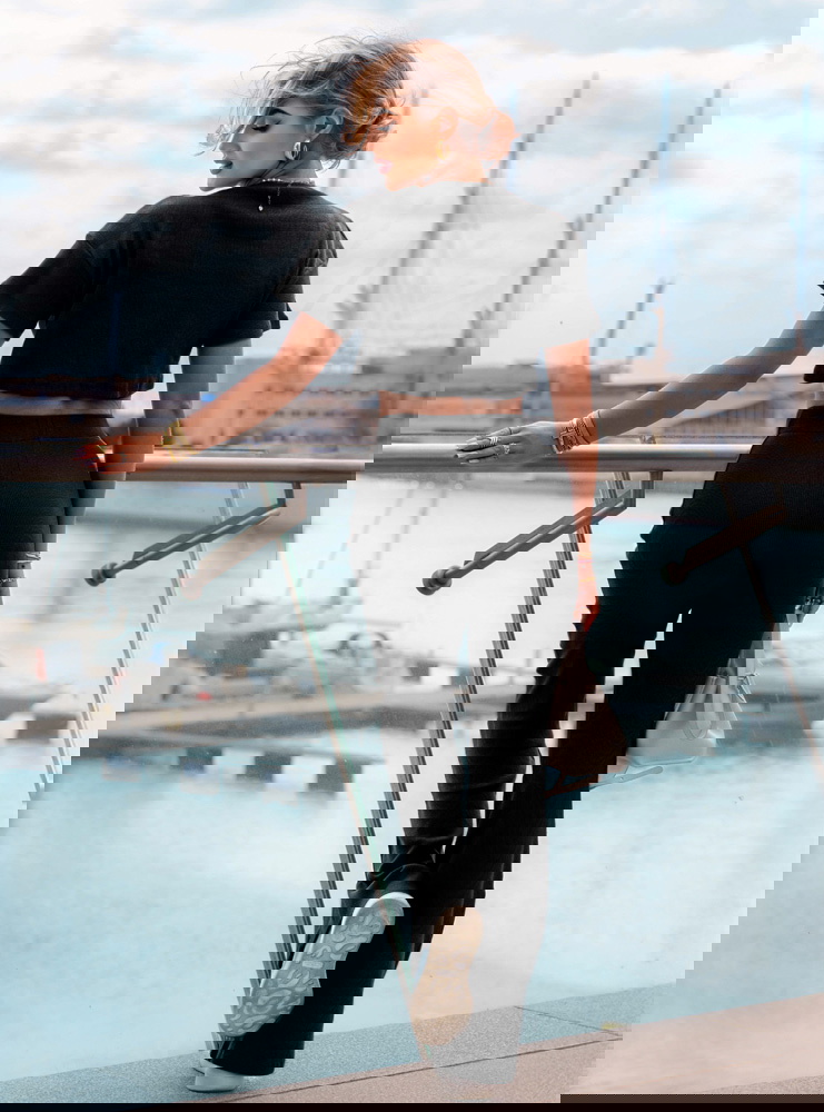 Czarny prążkowany komplet bluzka i...