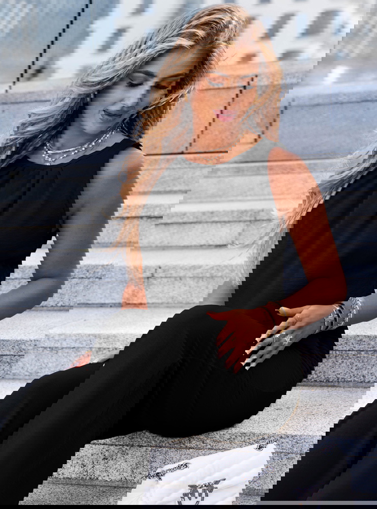 Czarny komplet bluzka i spodnie Deiene