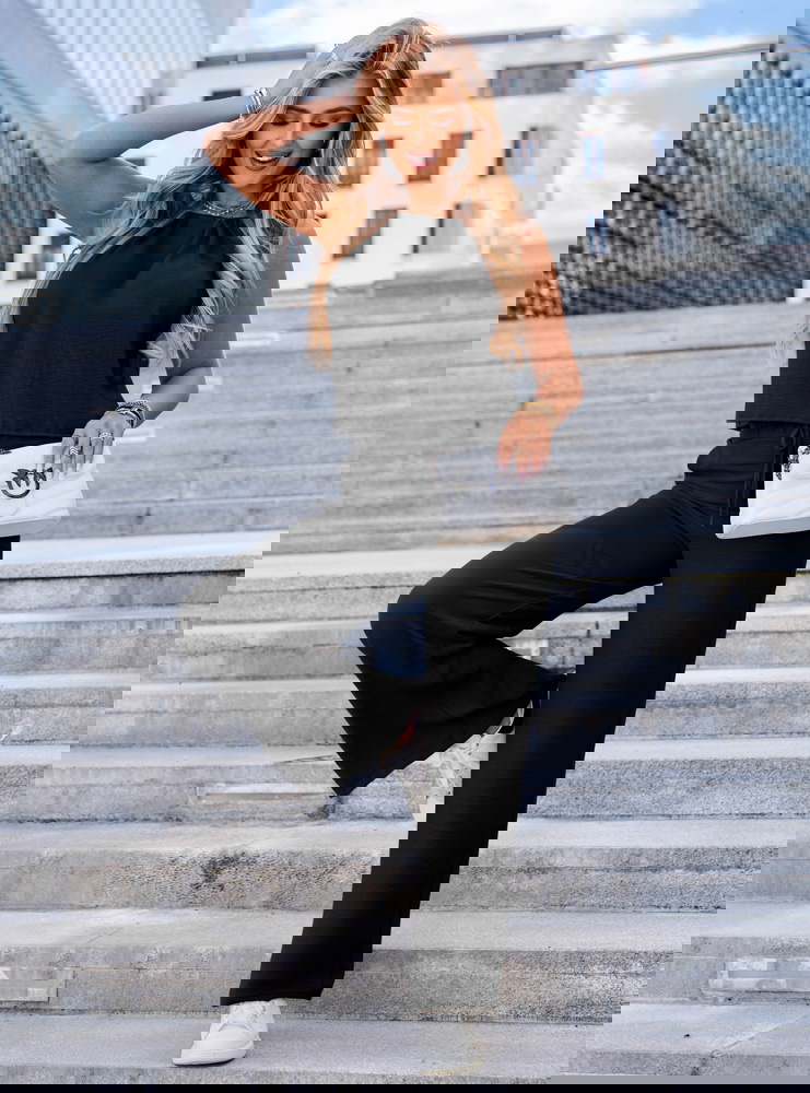 Czarny komplet bluzka i spodnie Deiene