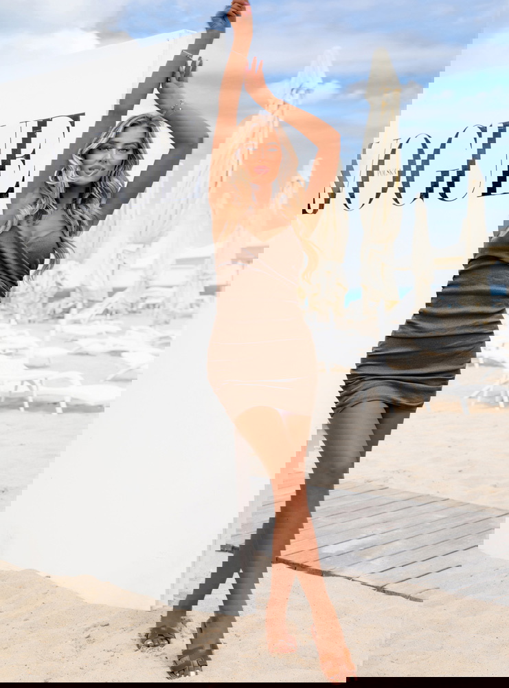 Prążkowana sukienka na ramiączkach...