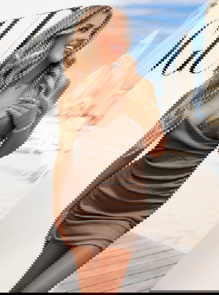 Prążkowana sukienka na ramiączkach...