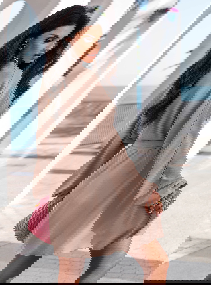 Sukienka mini z przekładanym dekoltem...