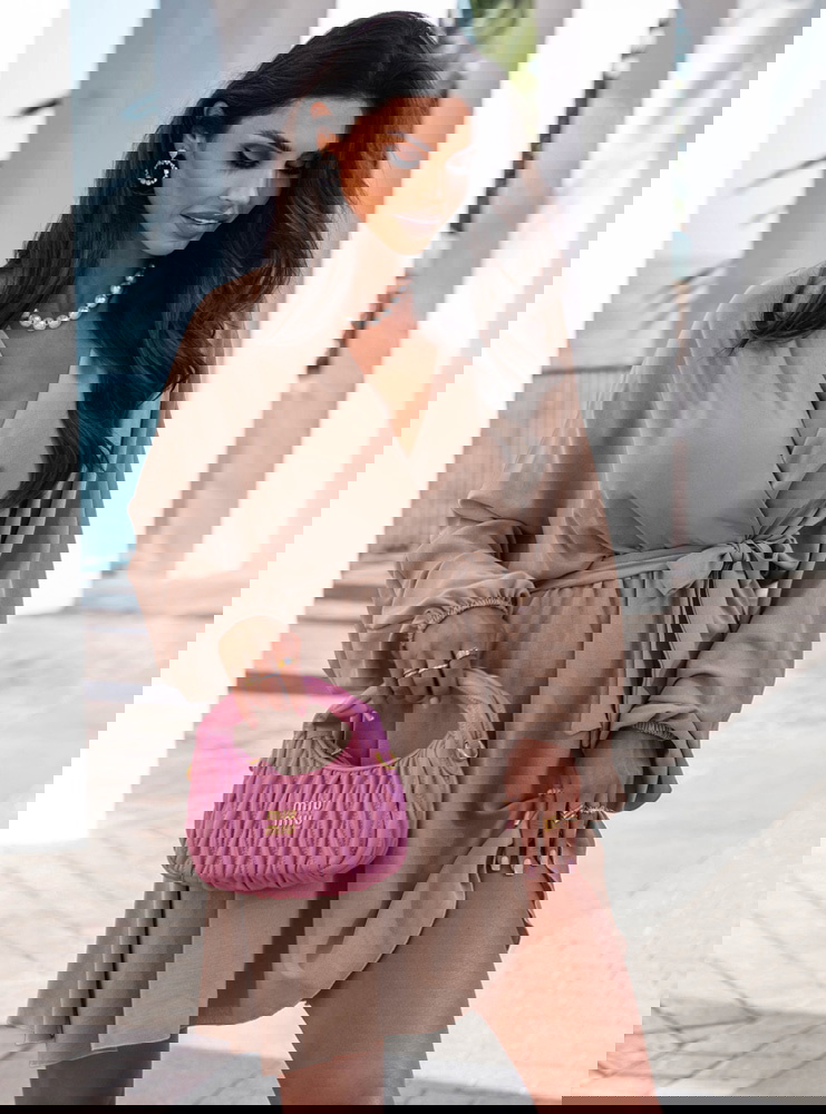 Sukienka mini z przekładanym dekoltem...