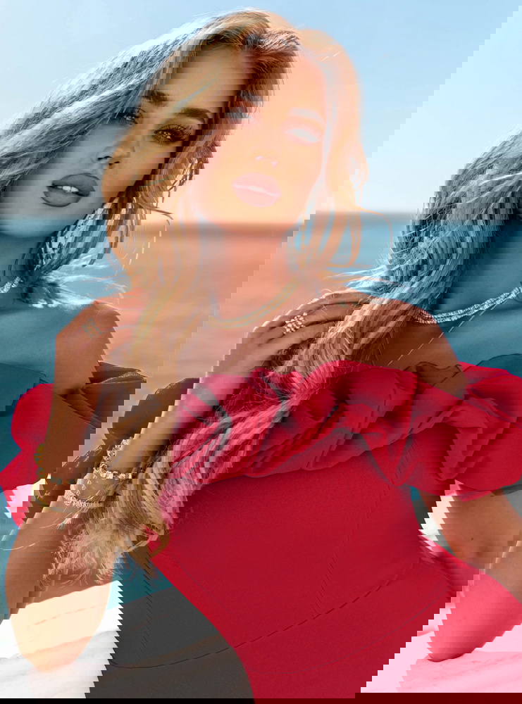 Malinowa długa sukienka typu...