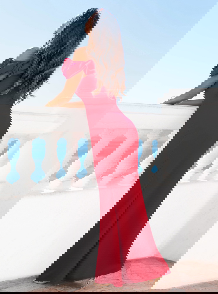 Malinowa długa sukienka typu...