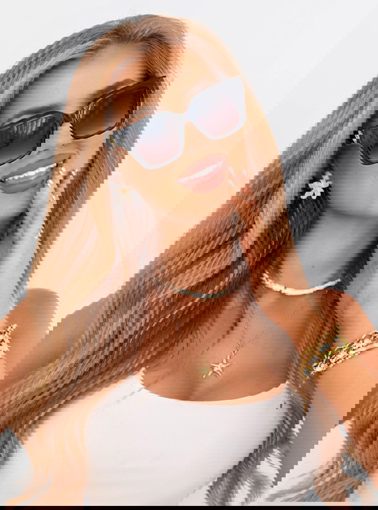 Granatowe okulary przeciwsłoneczne...